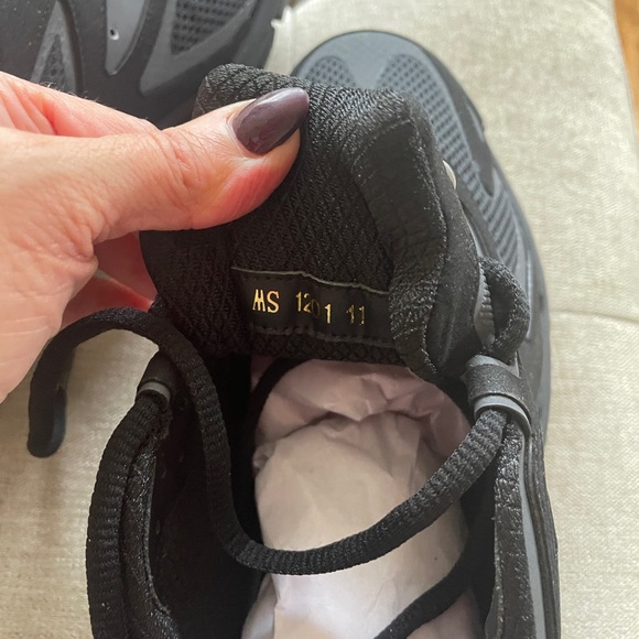 Louis Vuitton Millenium Sneakers. - Picture 7 of 10